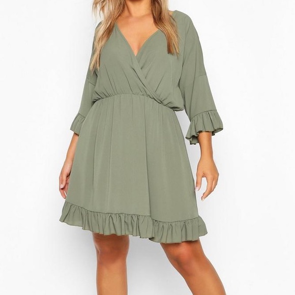 Boohoo Plus Dresses & Skirts - Plus Ruffle Flowy Dress